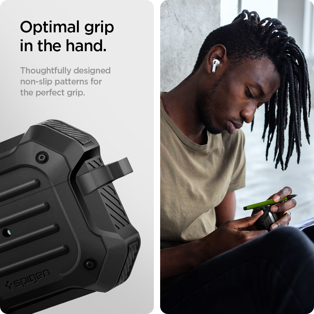 ASD01987 - Apple AirPods 3 Case Tough Armor in black showing the optimal grip in the hand. Thoughtfully designed non-slip patterns for the perfect grip