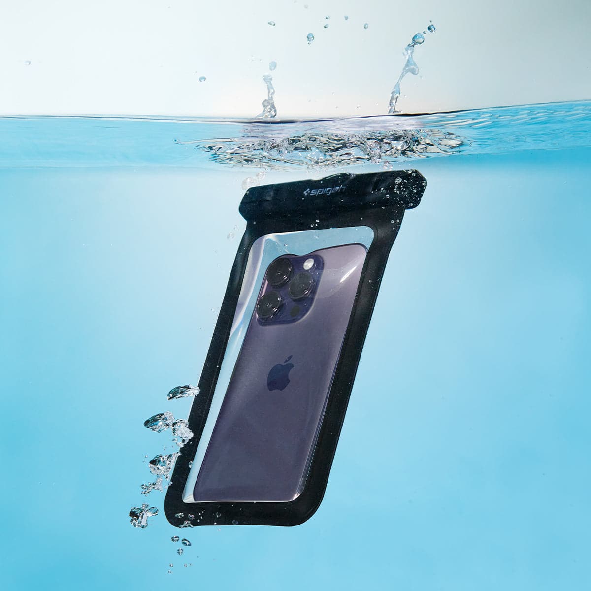 AMP04525 - AquaShield Waterproof Case A601 in Black showing the plunging of the device in the water with the waterproof case on